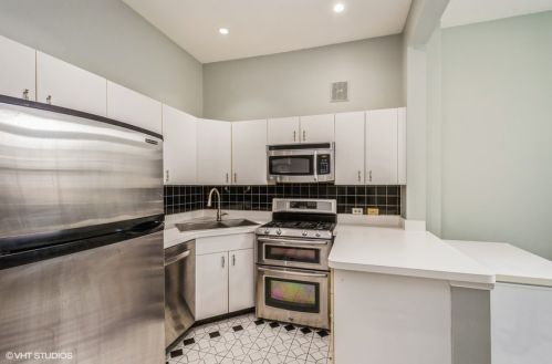 1323 Nelson St, Chicago IL 60657-3103 exterior