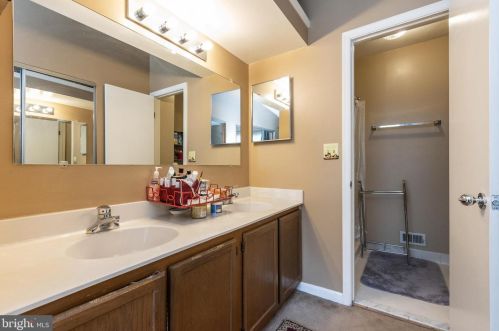 15 Hunters Gate Ct, Silver Spring MD 20904-1827 exterior