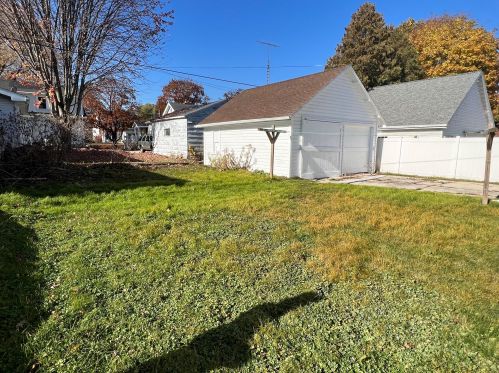 1016 13 St, Manitowoc WI 54220-5122 exterior