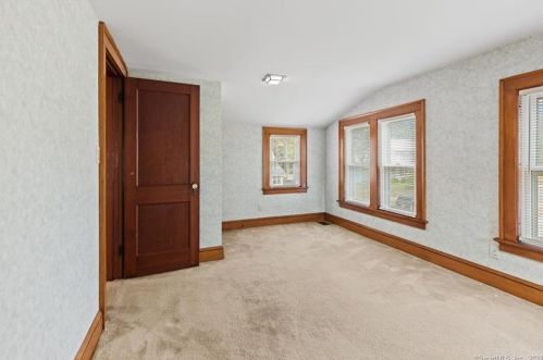 52 Delmont St, Manchester CT 06042-3510 exterior