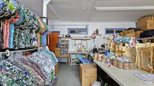 1734 Kahai St, Honolulu HI 96819-3913 exterior