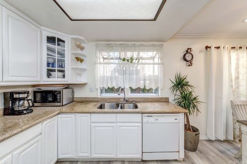 8636 Ramona St, Bellflower CA 90706-6320 exterior