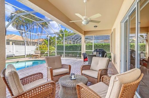 76 Glen Eagle Cir, Naples, FL 34104-5711