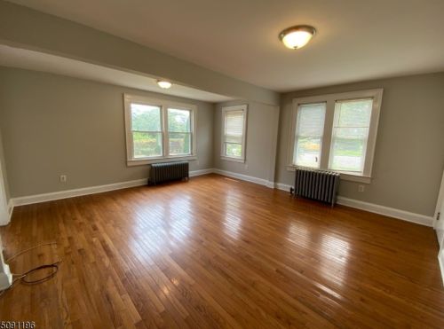 18 Lexington Ave, Montclair, NJ 07042-4565