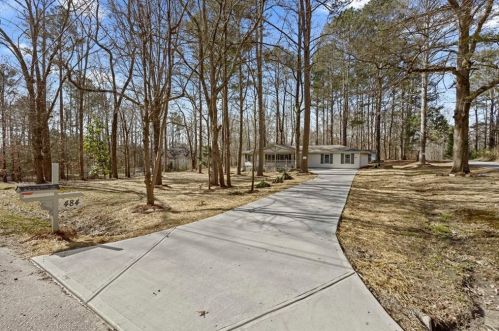 484 Dot Dr, Atlanta, GA 30349-2703