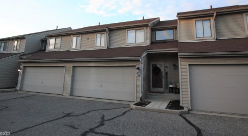 674 Camden Ct, Rochester, MI 48307-4590