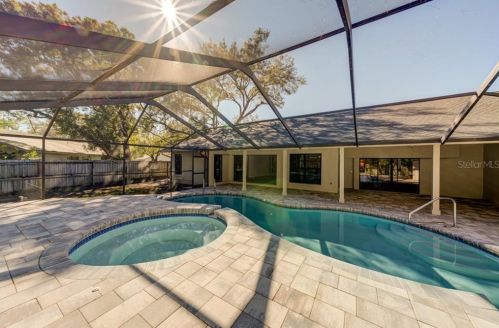 5012 Barrowe Dr, Tampa FL 33624-2593 exterior