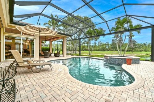 5092 Cerromar Dr, Naples FL 34112-7919 exterior