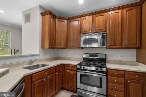 13106 Marcey Crk Rd, Herndon VA 20171-4820 exterior