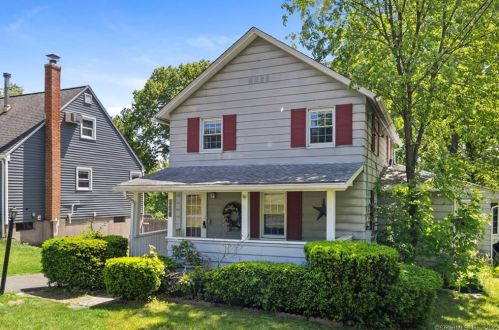 158 Center St, Windsor Locks CT 06096-2409 exterior