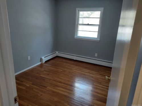 72 Stuart Dr, Poughkeepsie NY 12603-4714 exterior