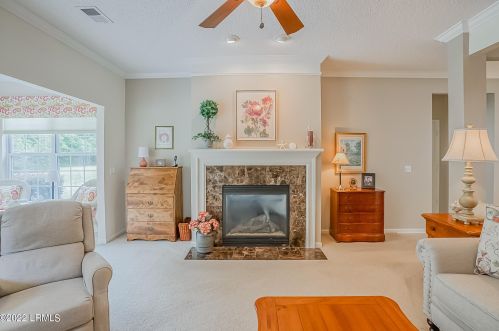 27 Crescent Creek Dr, Bluffton SC 29909-6211 exterior