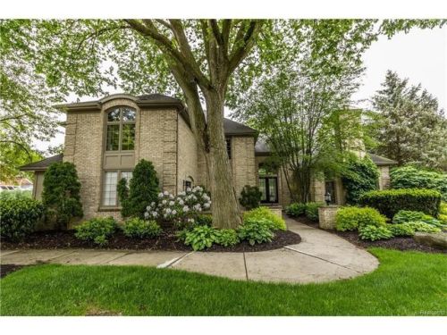 1750 Stony Creek Dr, Rochester, MI 48307-1785