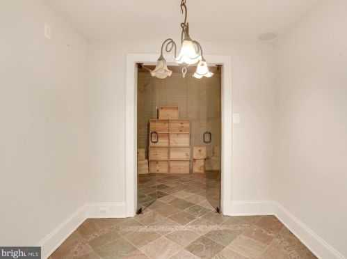 7449 Dulany Dr, Mc Lean VA  22101-2716 exterior