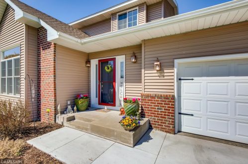 5901 Bayberry Dr, Saint Paul, MN 55110-2318