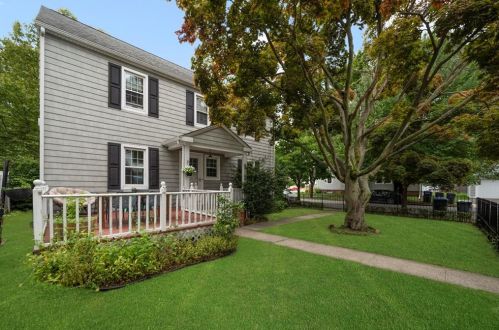 655 Pleasant Vly Pkwy, Providence RI 02908-4214 exterior