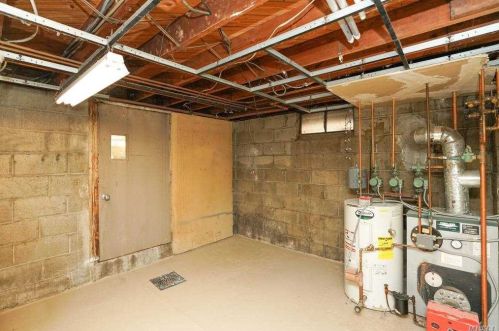 17 Caldwell St, Huntington Station NY 11746-1859 exterior