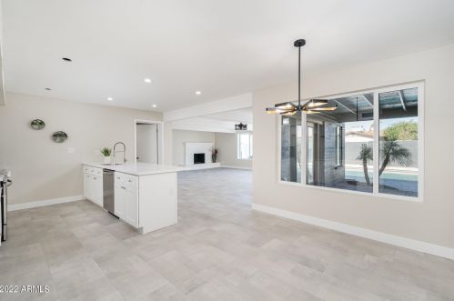 3824 Carol Ave, Phoenix AZ 85021-2091 exterior