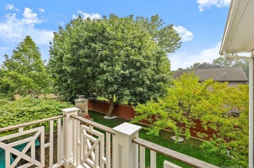 25 Bobwhite Dr, Norwalk CT 06851-2219 exterior