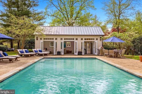 9000 Congressional Pkwy, Rockville MD  20854-4610 exterior