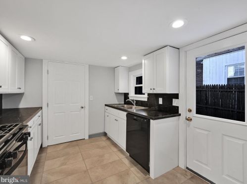 31 Mary St, Lancaster PA 17603-3330 exterior