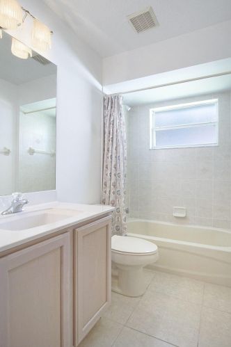 2872 Eagle Dr, Fort Pierce FL 34984-6321 exterior