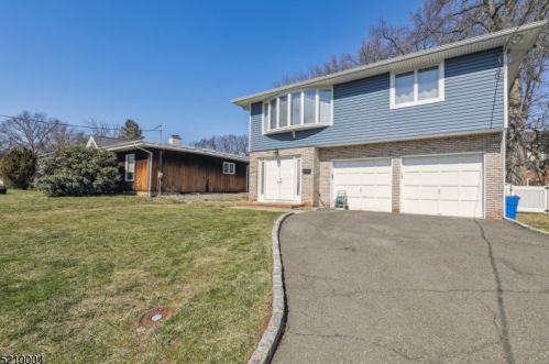 40 Ruby St, Springfield, NJ 07081-2805