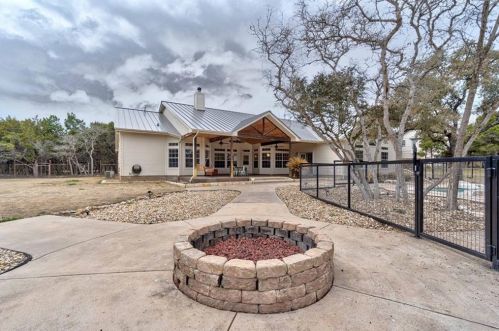 1105 Crystal Crk Dr, Austin TX 78746-4728 exterior