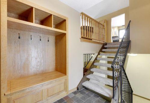 293 Betty Ln, Saint Paul, MN 55118-2902