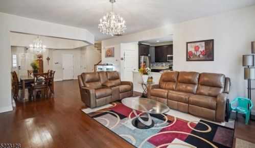 32 Cedar Gate Dr, Livingston NJ  07039-6602 exterior