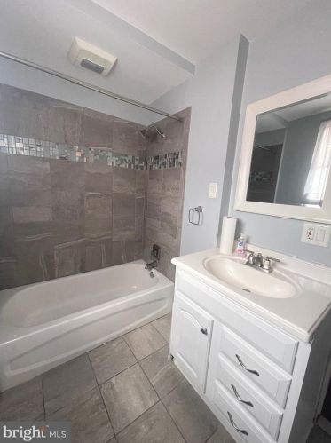 2122 Howard St, Philadelphia PA 19148-3333 exterior