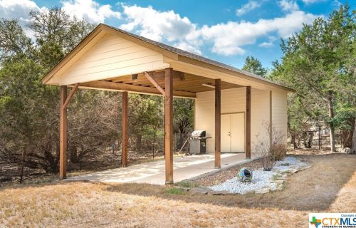 578 Winding River Ln, Spring Branch TX 78070-6382 exterior