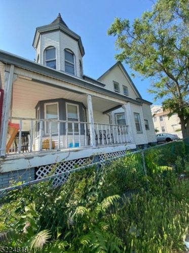 82 Preakness Ave, Paterson, NJ 07522-1421