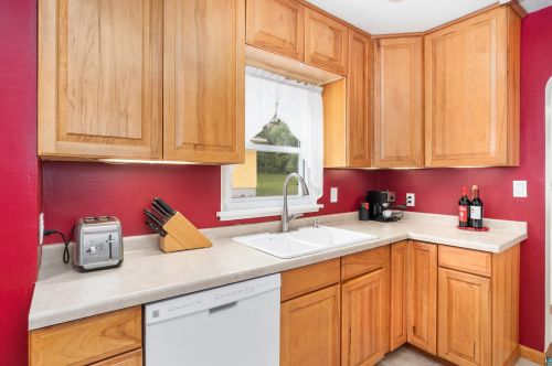 2327 Hillcrest Dr, Duluth MN 55811-3137 exterior