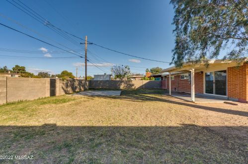 8217 Beverly St, Tucson AZ 85710-5931 exterior