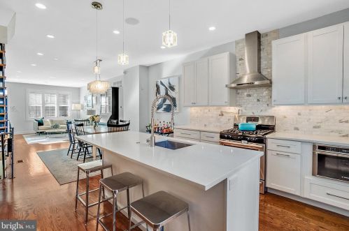 2011 Brown St, Philadelphia PA 19123-2256 exterior