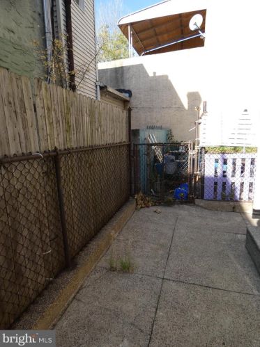 1236 10th St, Philadelphia PA  19147-5040 exterior