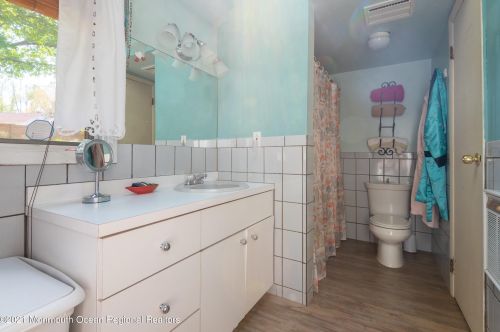 209 Pond Rd, East Freehold NJ 07728-1319 exterior