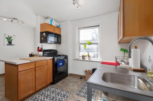 16 Kingsbury Pl, Saint Louis MO 63112-1825 exterior