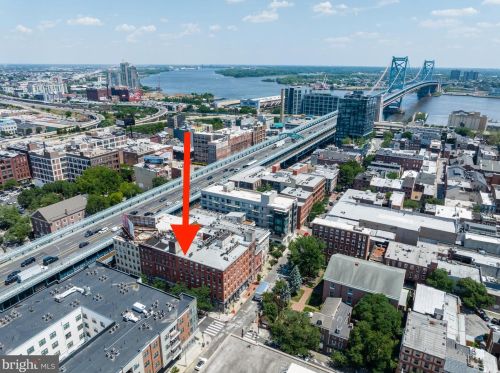 205 4th St, Philadelphia PA  19106-1855 exterior