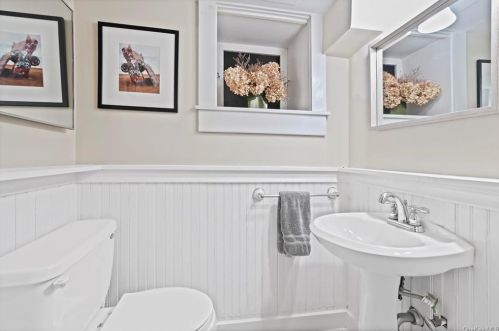 35 Wilson Ave, Valhalla NY 10595-2026 exterior