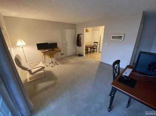 643 Plum Ter, Mahwah NJ  07430-3443 exterior