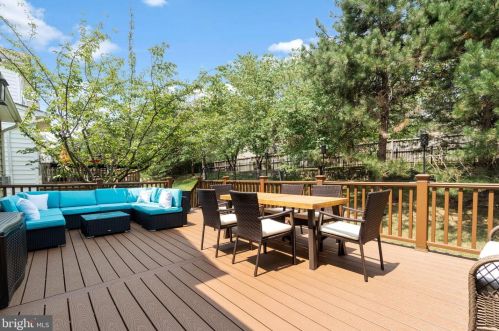 6802 Morning Brk Ter, Alexandria VA 22315-6117 exterior