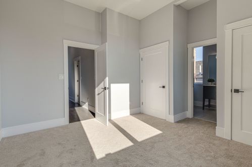 5307 Mcvicker Ave, Chicago IL 60630-1922 exterior