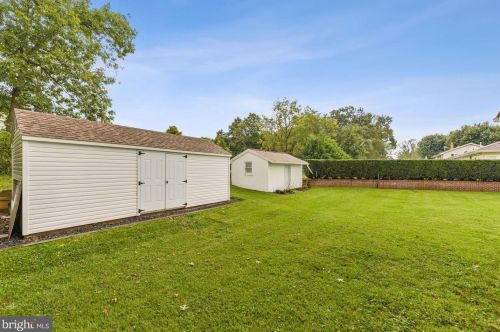 6 Kennedy Dr, Cookstown NJ 08511-1120 exterior