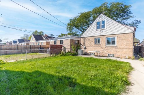 5005 Kilpatrick Ave, Chicago IL 60652-2010 exterior