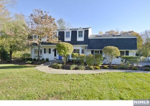22 Roxbury Downs, Upper Saddle River, NJ 07458-1904