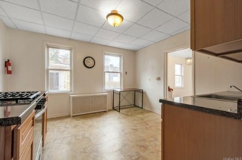 87 Delafield St, Poughkeepsie NY  12601-1736 exterior