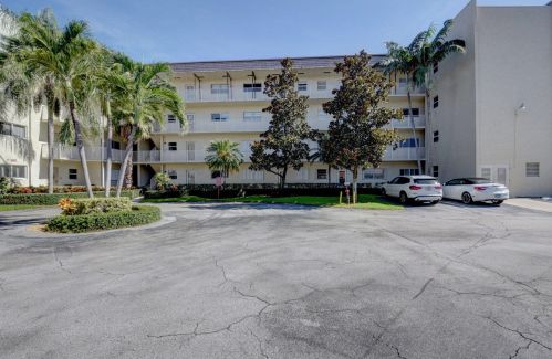 650 Snug Harbor Dr, Boynton Beach FL 33435-6167 exterior