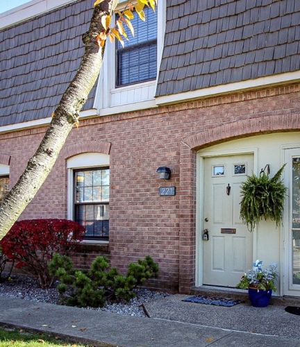 221 Colony Ct, Pittsburgh, PA 15205-1605